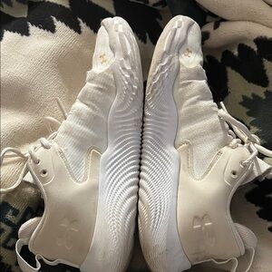 Under armor White court volleyball Sneakers with Gold Accents size:8.5